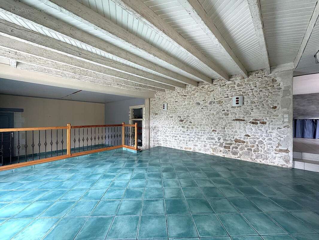   - Maison à SAINT-JACQUES-DE-THOUARS