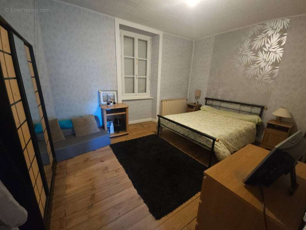 Maison à NEUVIC-ENTIER