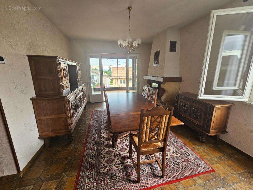 Maison à vendre 4 chambres- 2 garages- terrain 767 m2- LA ROCHE BLANCHE (63670) - photo 3