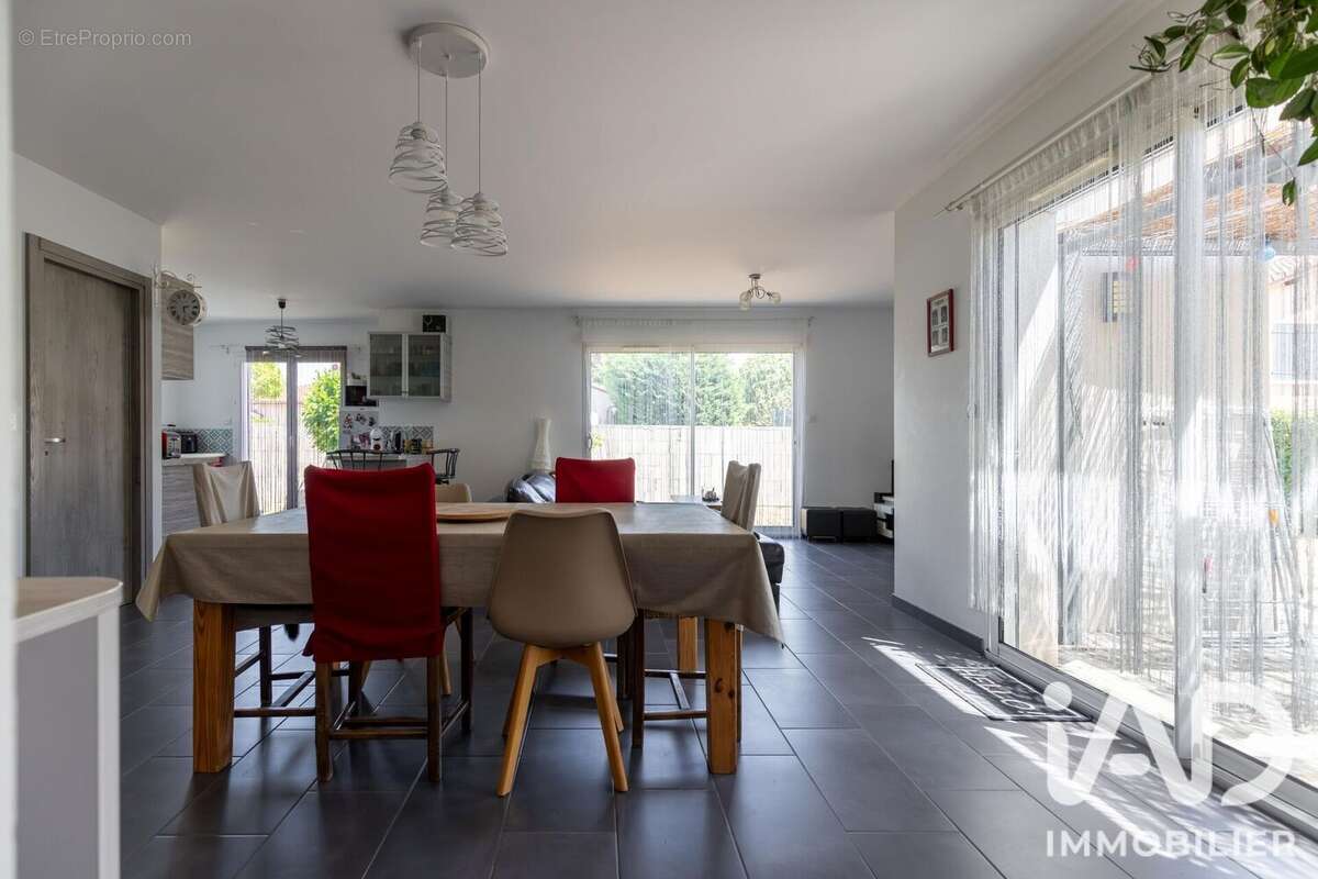 Maison 113 m² à Blyes  - photo 7