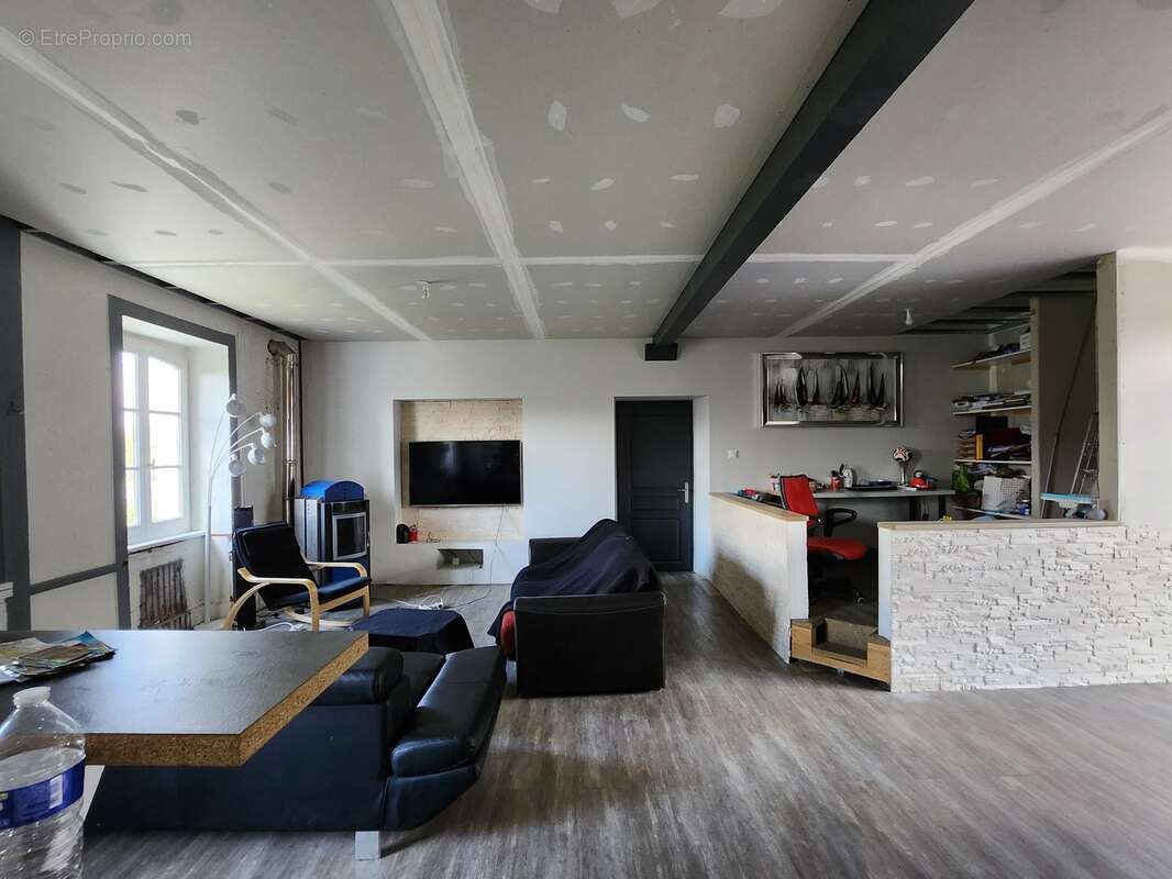 Maison à PIERRE-BUFFIERE