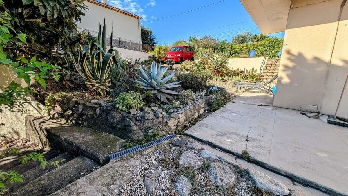 Maison à LAROQUE-DES-ALBERES