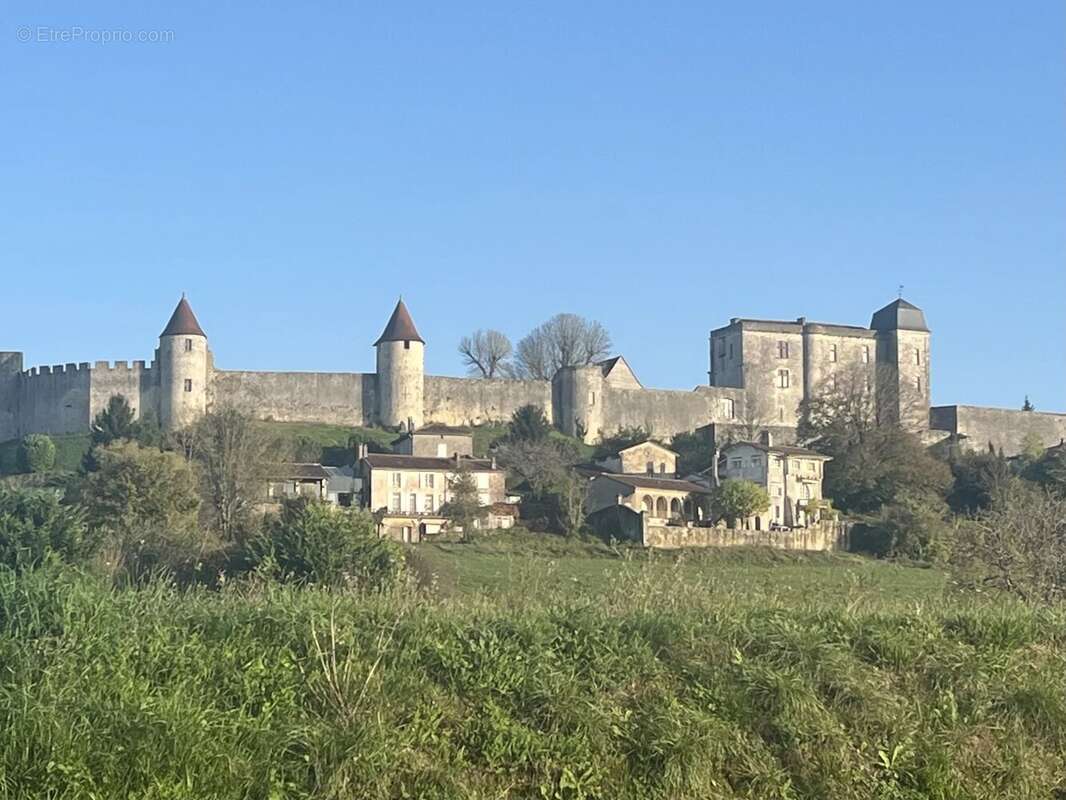 Maison à VILLEBOIS-LAVALETTE