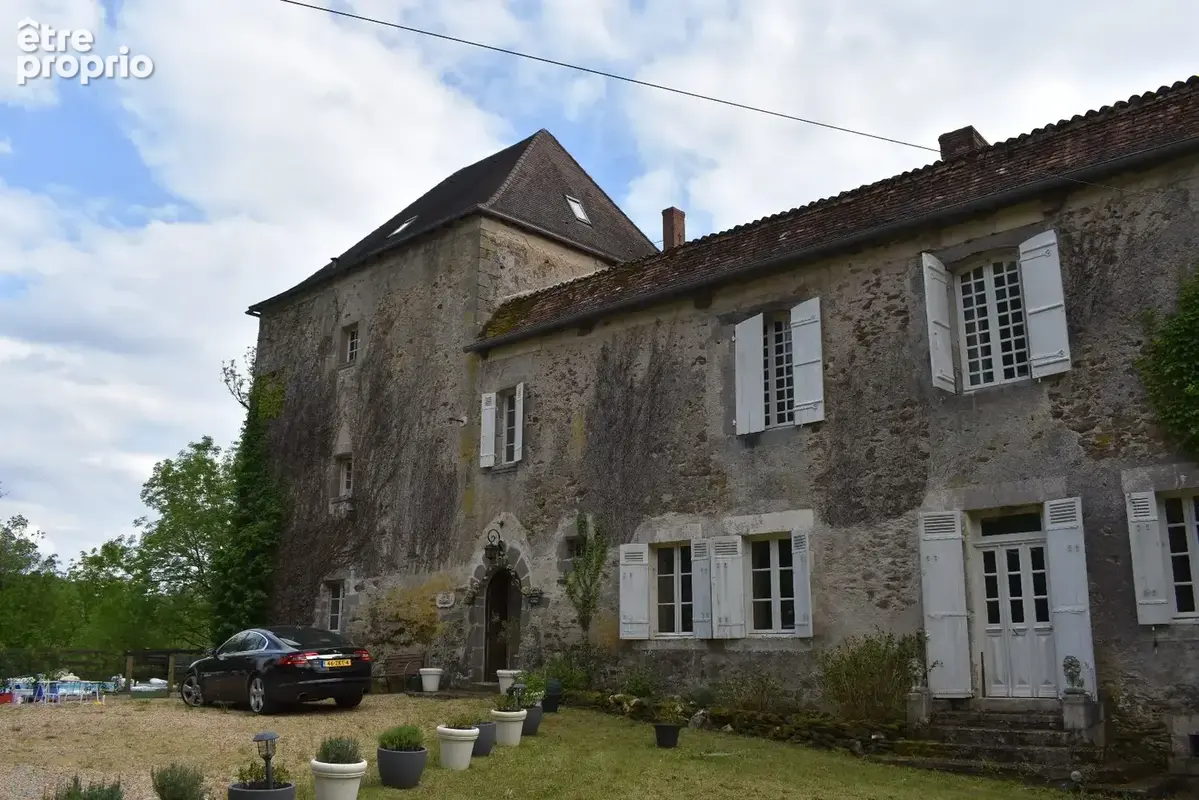 Magnifique chateau du moyen age remanie a la renaissance sur 21 ha - photo 18