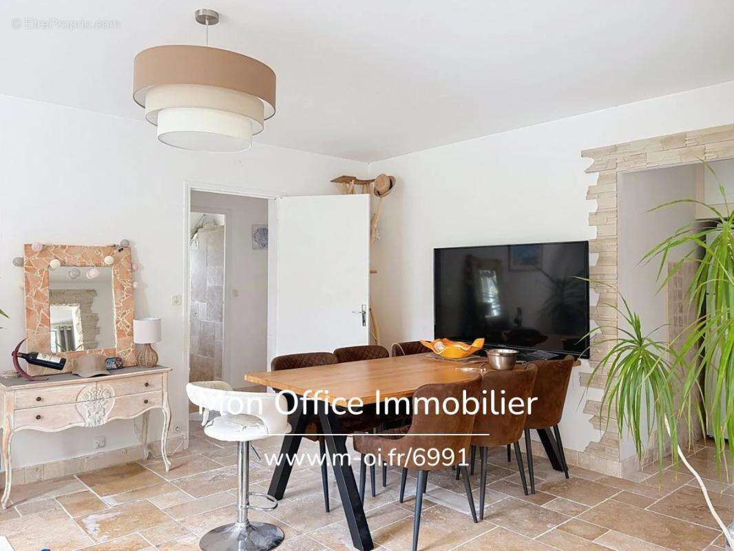 Référence : 6991-les. - appartement rénové proche centre en rez de chaussée à cavalaire sur mer - photo 4