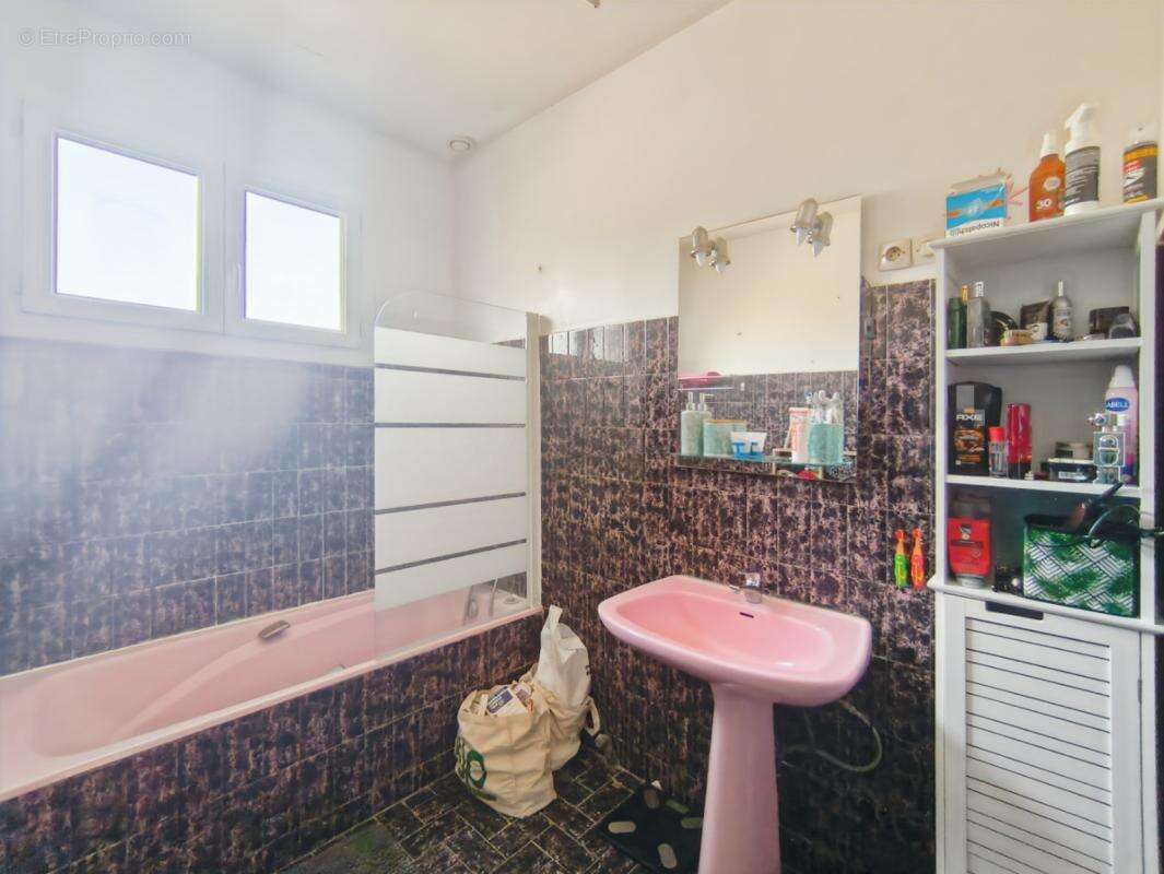 Appartement à MAUGUIO
