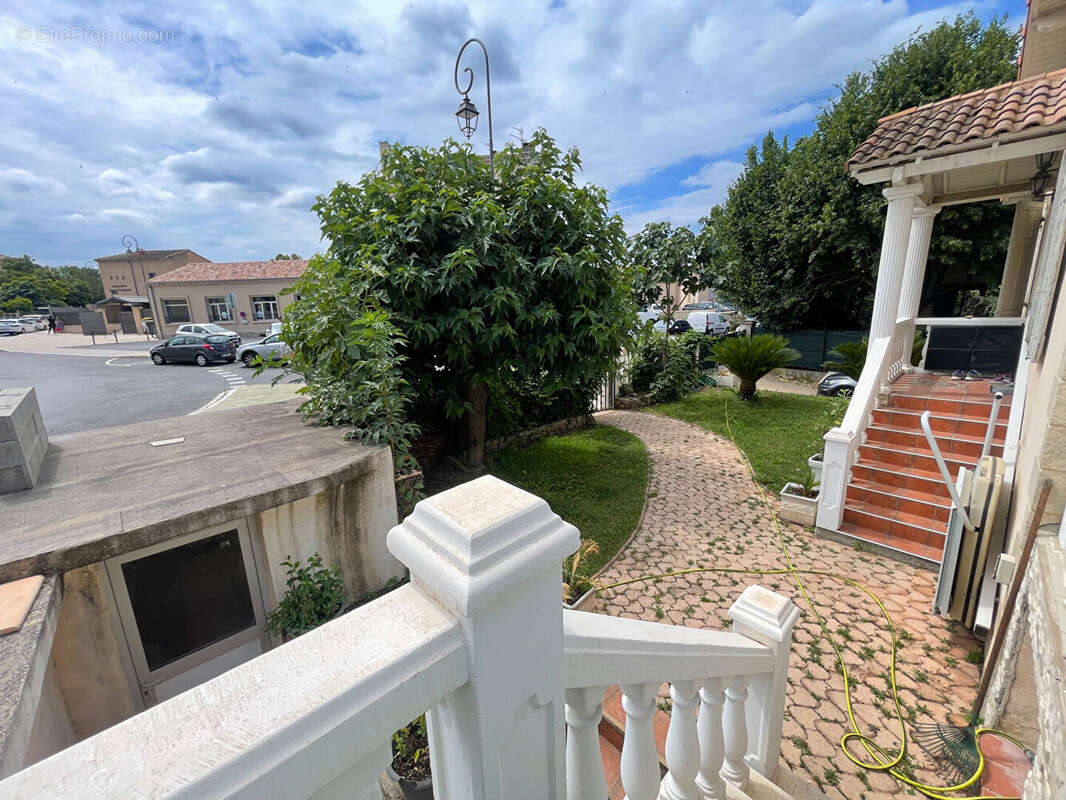 Maison + Appartement de 260 m² à PEYROLLES EN PROVENCE - photo 13