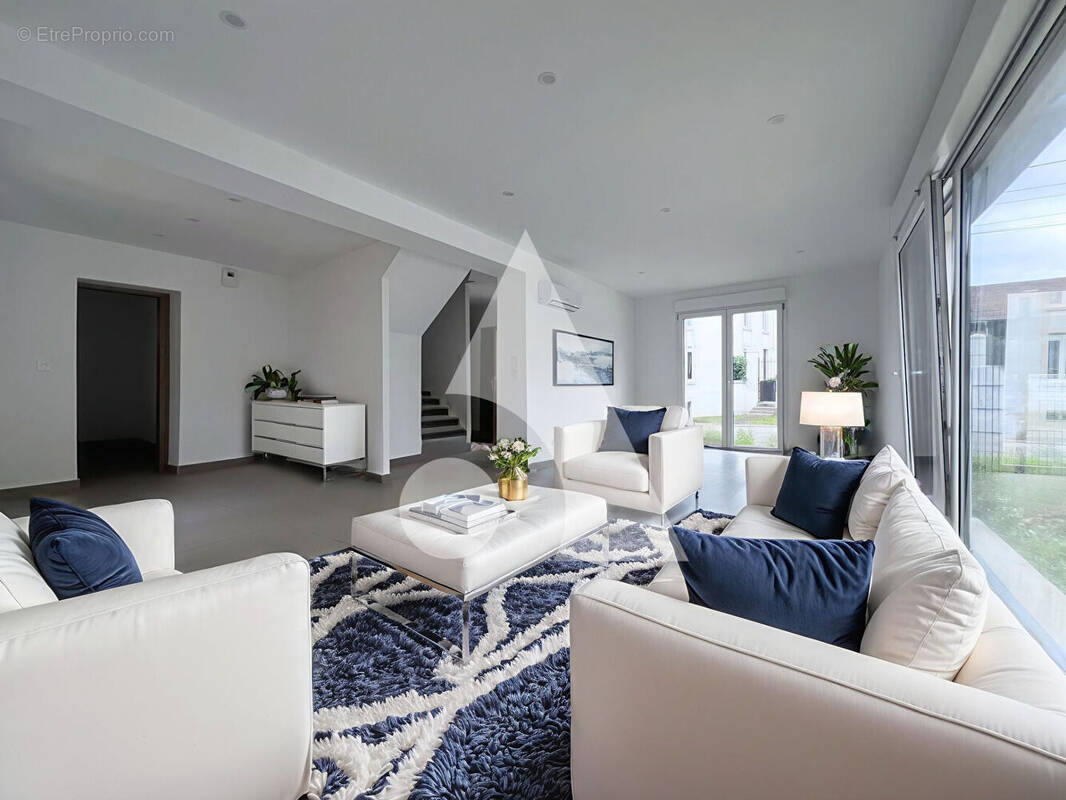 Maison à MONCEL-SUR-SEILLE