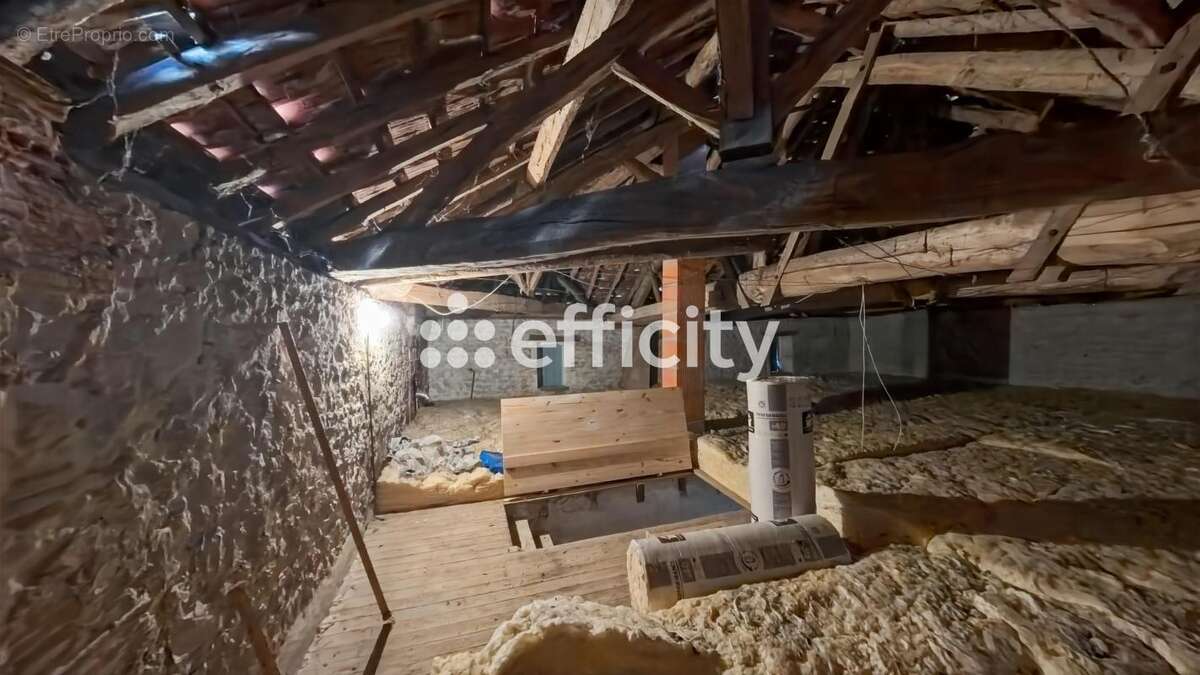 Maison à SAINT-PASTOUR