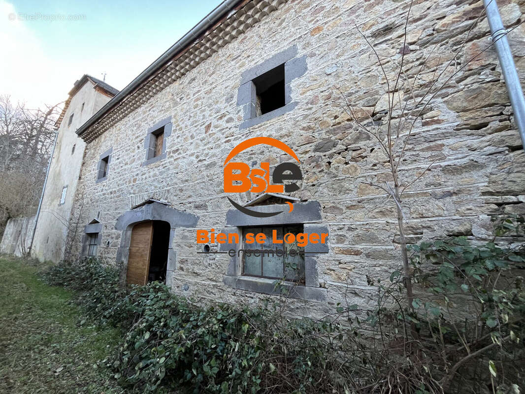 Maison à VEDRINES-SAINT-LOUP