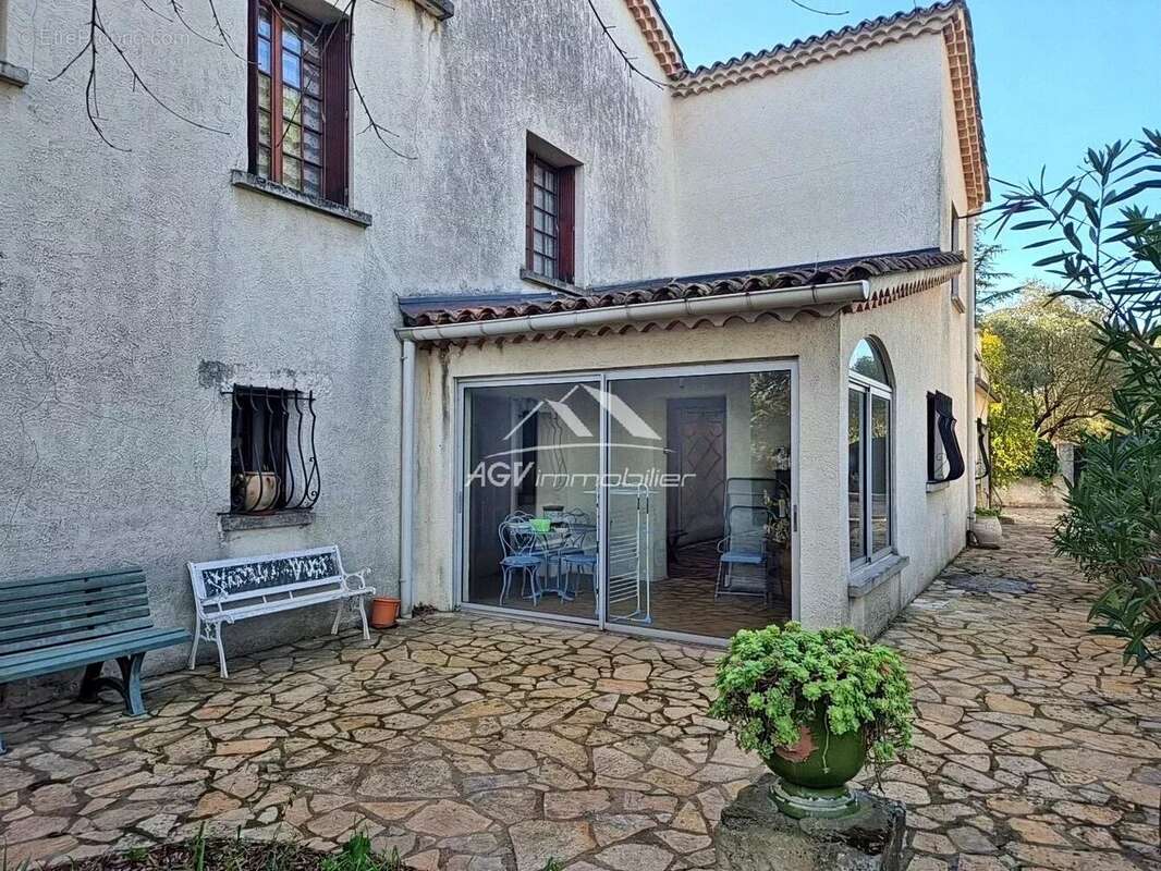 Maison à SAINT-HILAIRE-DE-BRETHMAS