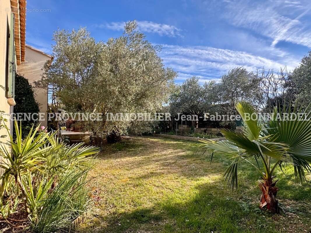 Maison à SAINTE-CECILE-LES-VIGNES
