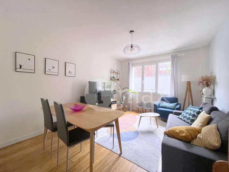 Appartement à COURBEVOIE