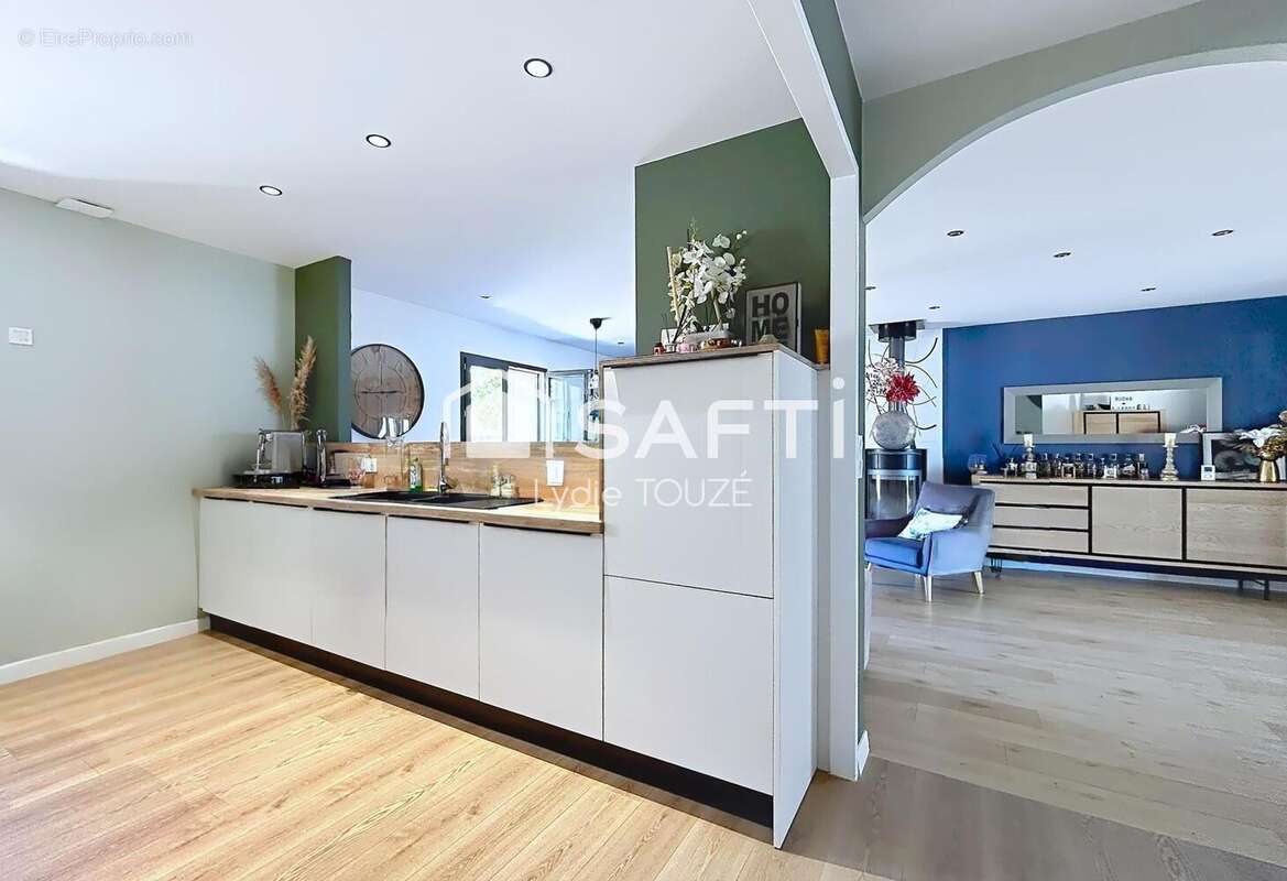 Photo 3