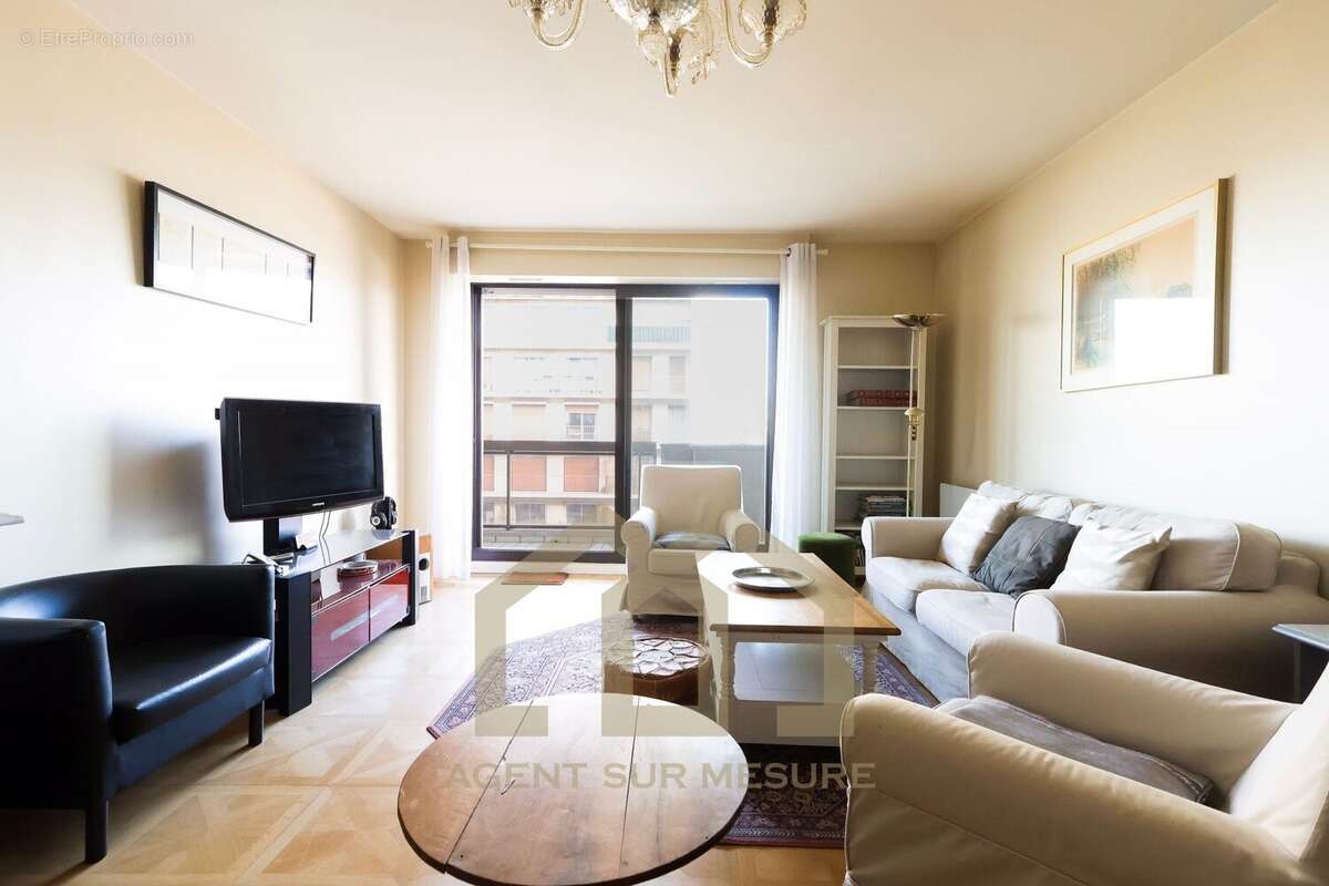 Appartement à CHARENTON-LE-PONT