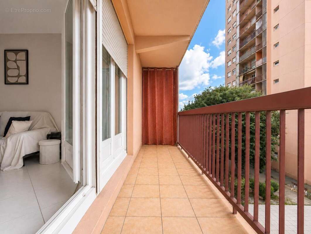 Appartement 82 m² à Bron  - photo 5