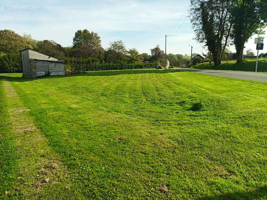 Terrain à CHAUMONT-PORCIEN
