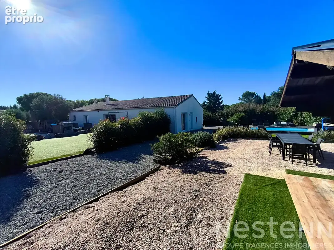 Villa de plain-pied de 158 m² avec studio, piscine et 1,5 hectare de terrain - photo 2