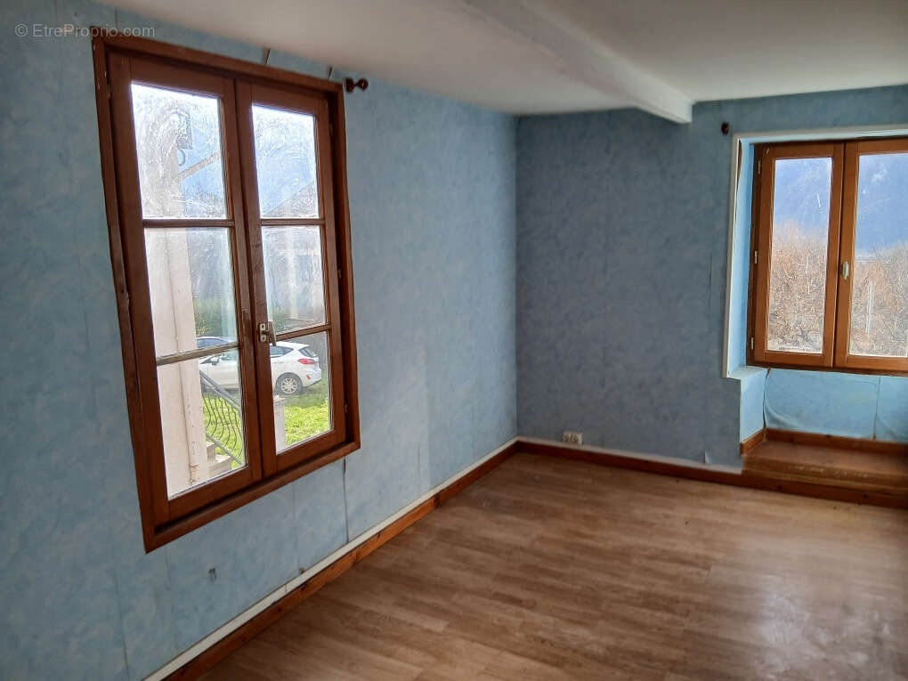 Maison à SAINT-MARTIN-SUR-LA-CHAMBRE