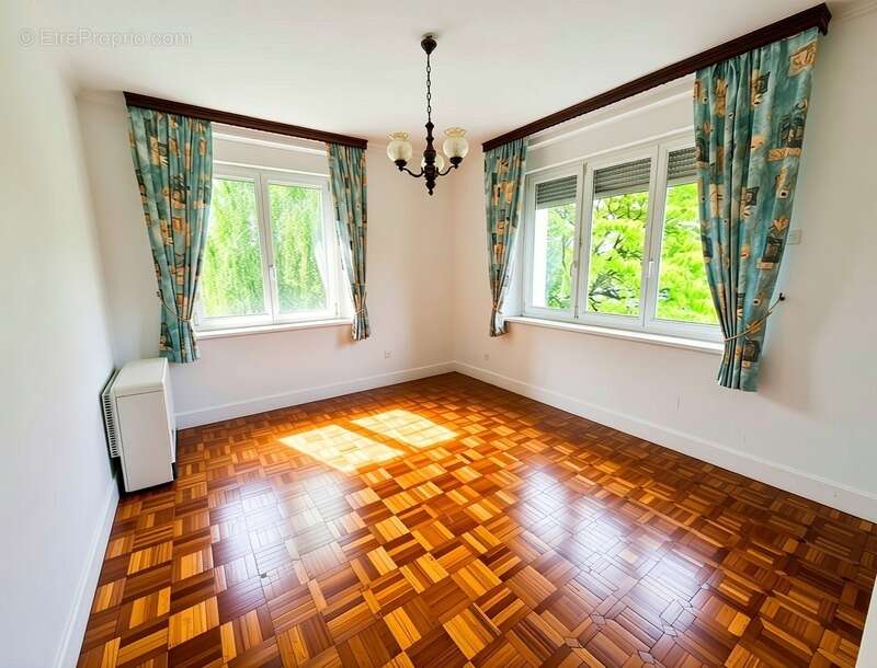 Maison à CHATEL-SUR-MOSELLE