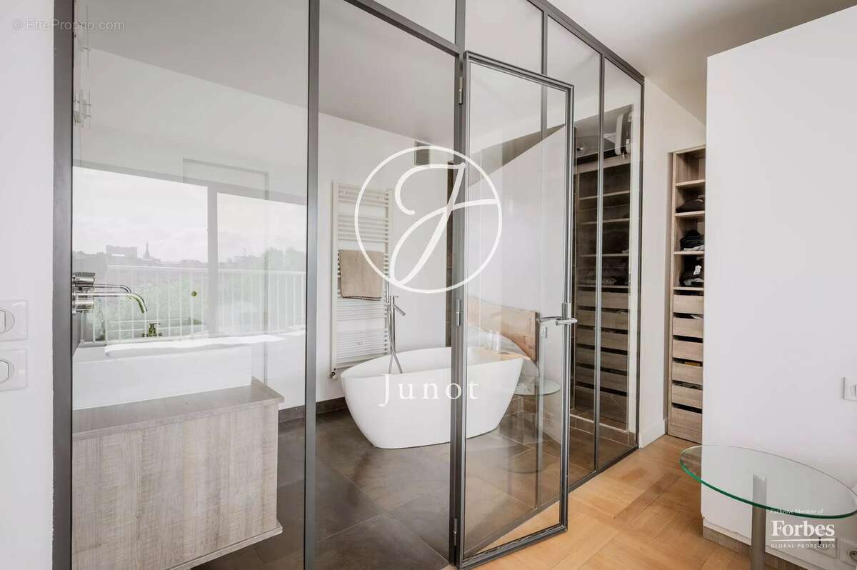 Paris 16e - AUTEUIL - Appartement - 5 pièces - 121,71m² Carrez - 3 chambres - balcon 6.25m² - photo 14