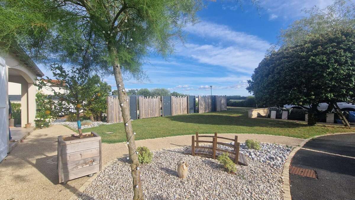 Maison 151 m² à Aiffres  - photo 8