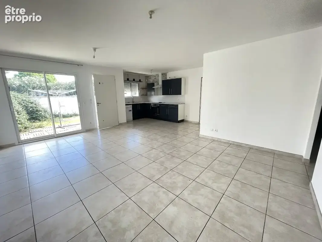 Maison de plain-pied avec extérieur ensoleillé, à proximité du centre-ville - photo 9