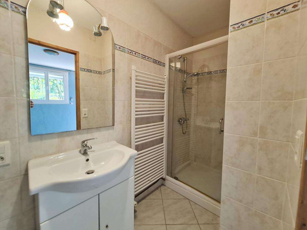 Alès - Maison de 150M² proche des commerces et école - photo 7