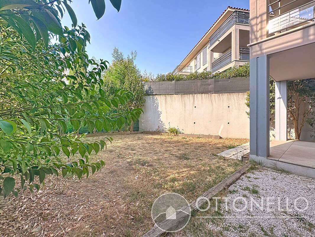 Appartement à ROQUEBRUNE-SUR-ARGENS