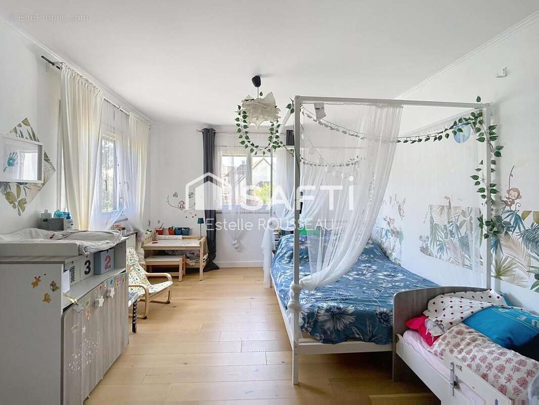 Maison 160 m² à Creteil  - photo 7