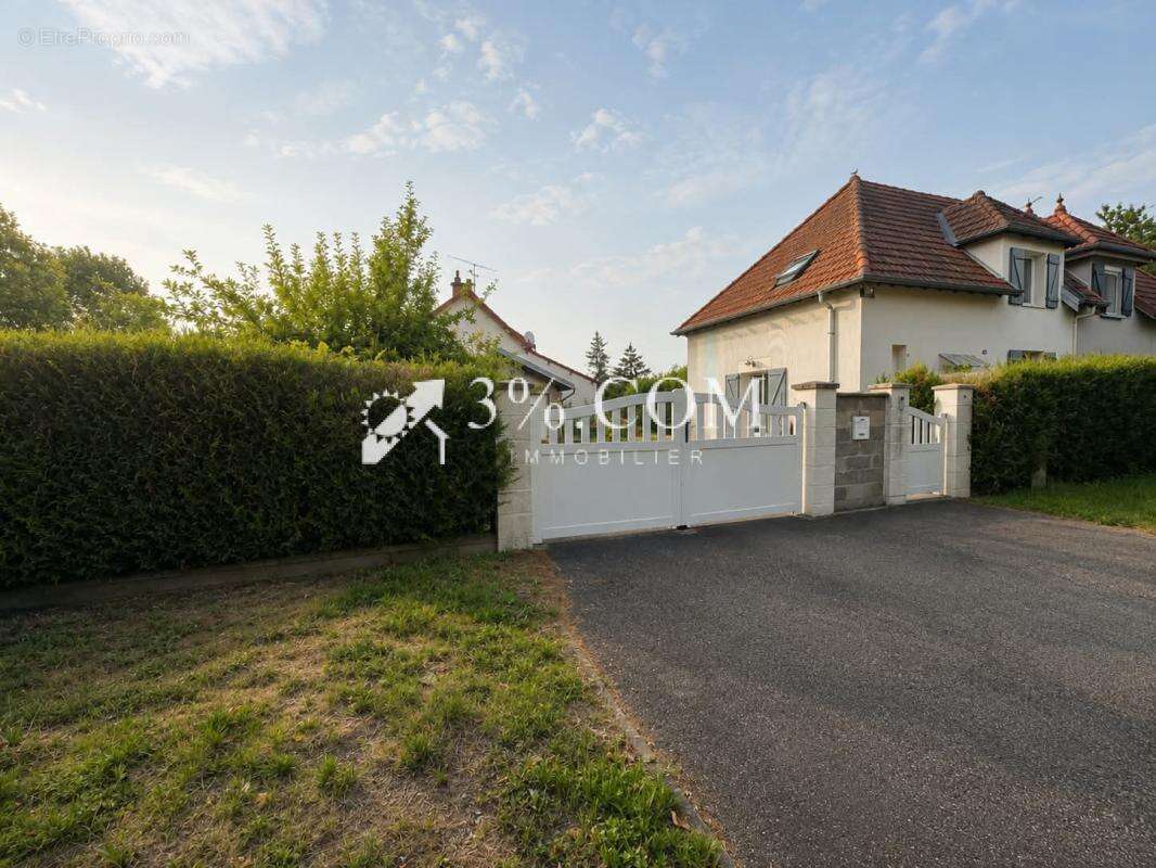 Maison à CHARMES