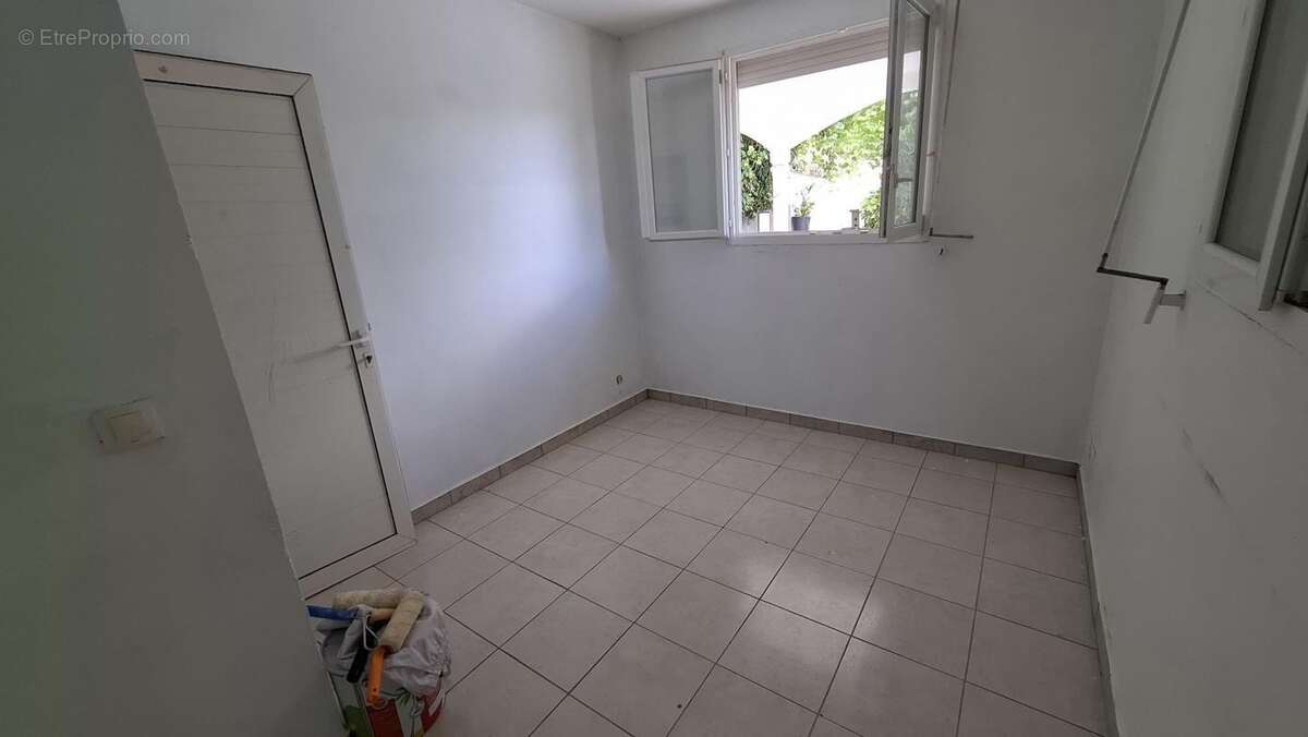 A VENDRE : Villa 2 T2 et 1 T4 (Vieux Habitants - 97119) - photo 28
