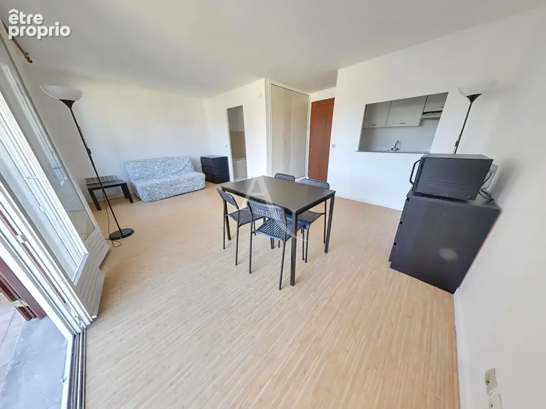 Appartement Noisy Le Grand 1 pièce(s) 30.52 m2 parking et cave - photo 3