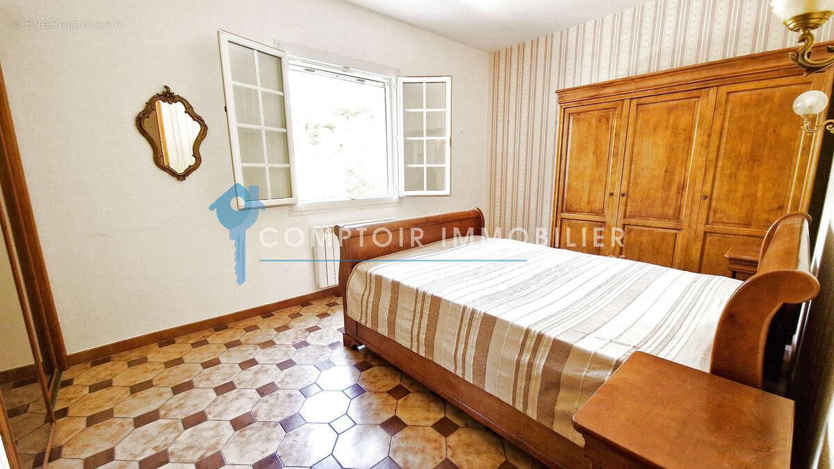Maison à CRUVIERS-LASCOURS