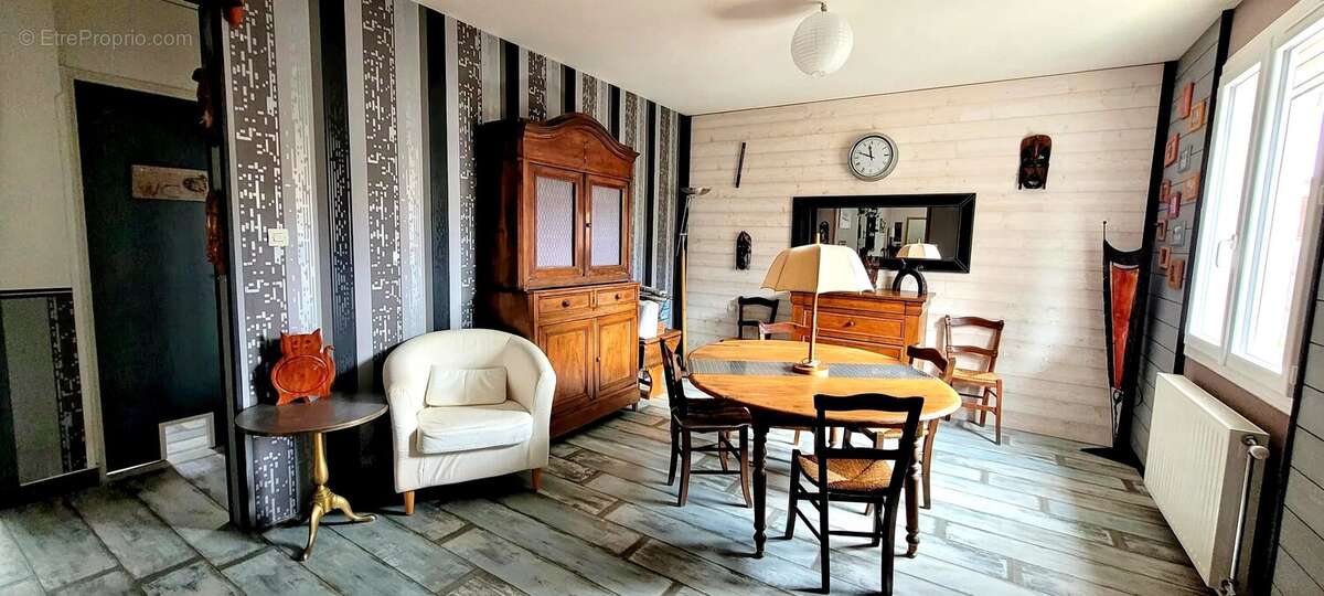 Maison à SAINT-MARTIN-LACAUSSADE