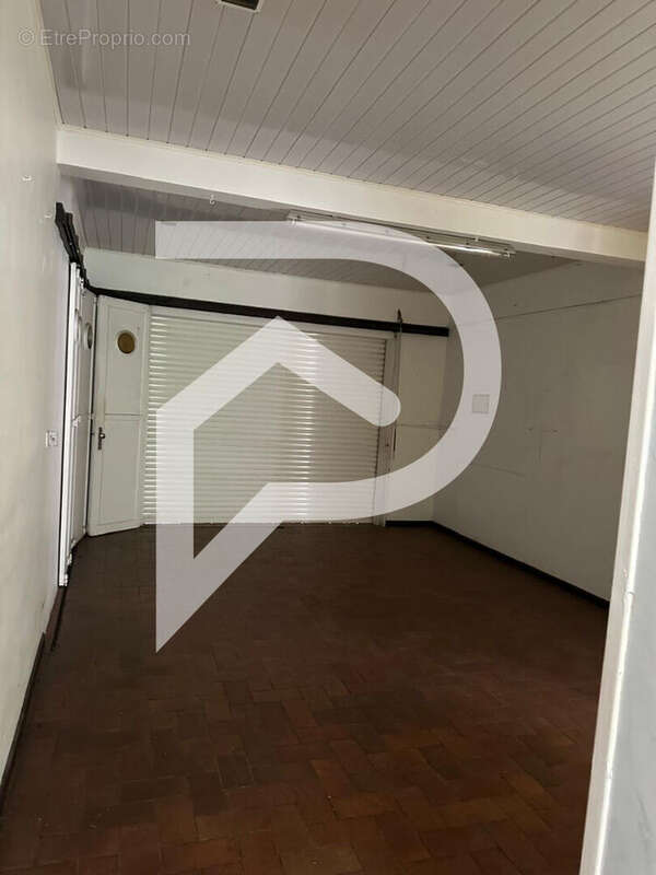 Commerce à SAINT-PIERRE