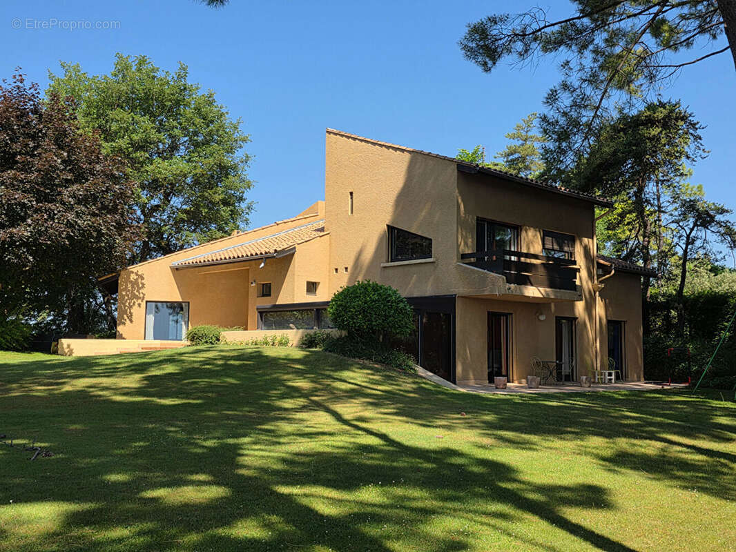 Propriété à Mours Saint Eusebe 10 pièce(s) 267m2 - photo 3