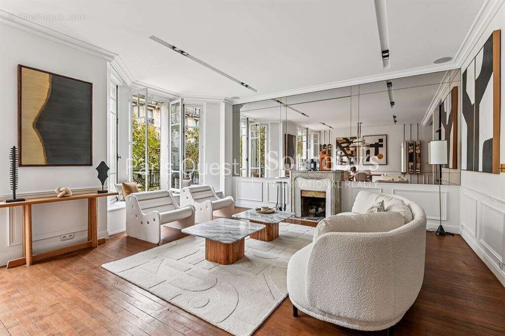 Appartement à PARIS-7E