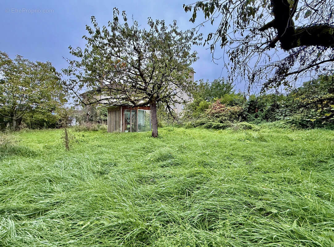Terrain à BOURGOIN-JALLIEU