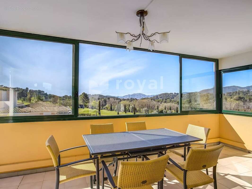 Appartement à MOUGINS