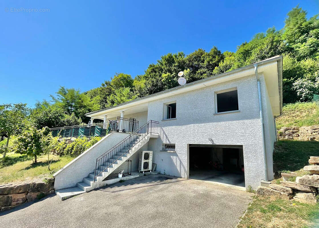 Maison à SAINT-CLAIR-DE-LA-TOUR