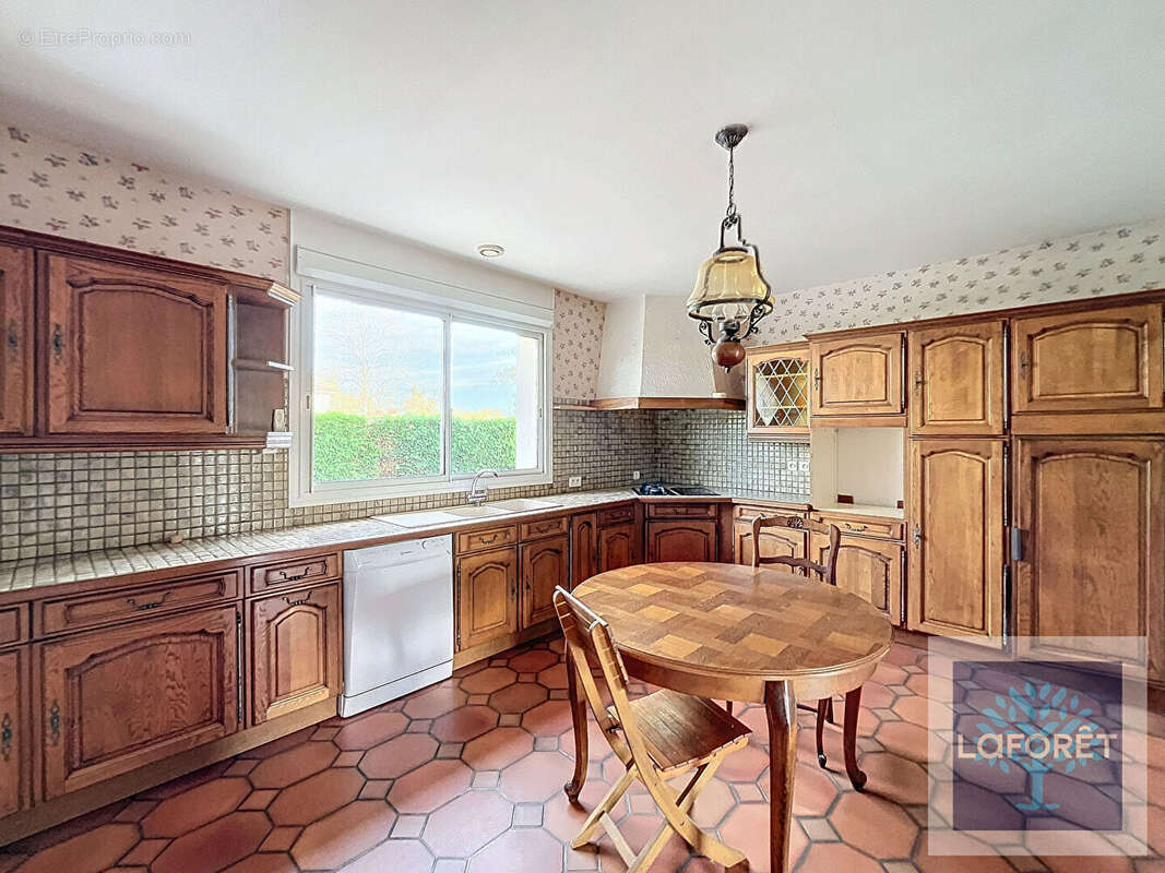 Maison à BUSSAC-FORET