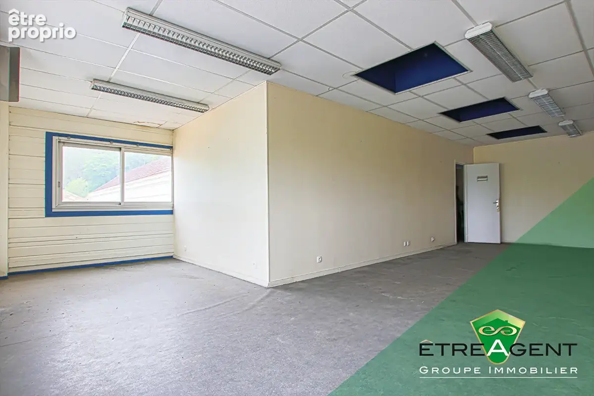 Local commercial 600 m² - atelier + bureaux - photo 5