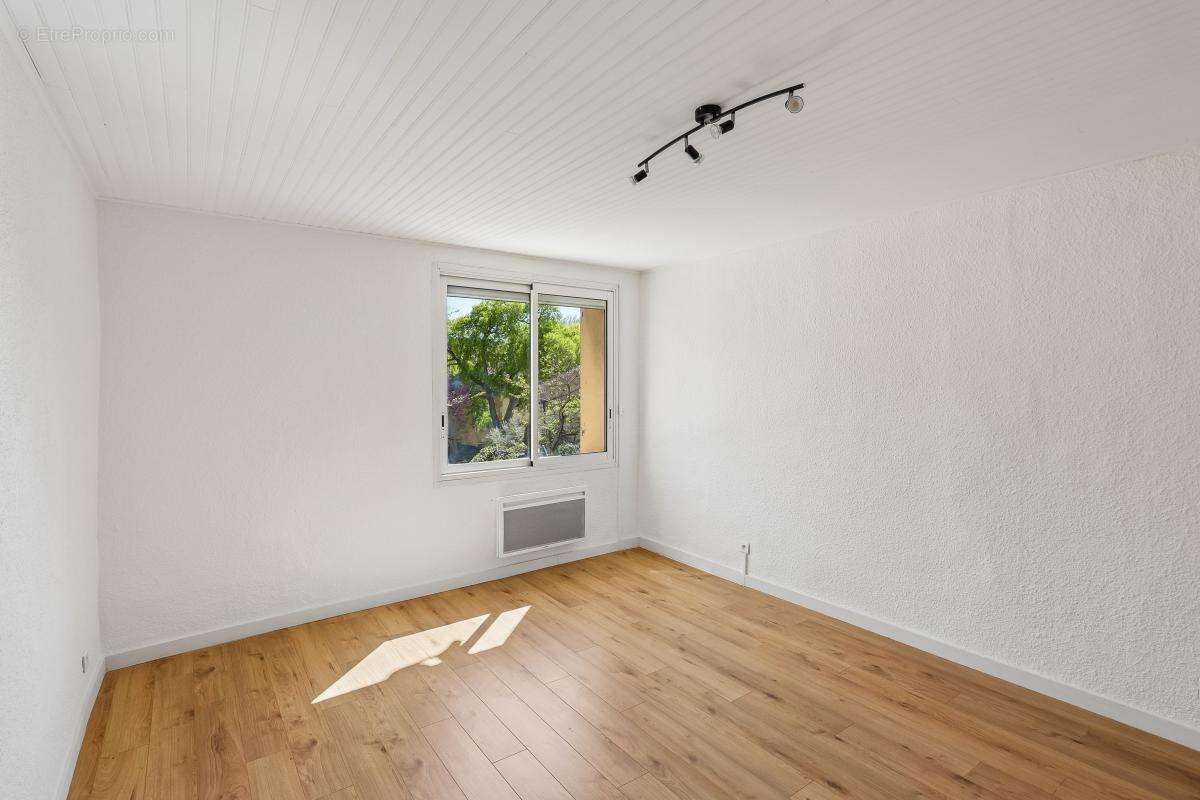 Appartement à LA FARE-LES-OLIVIERS