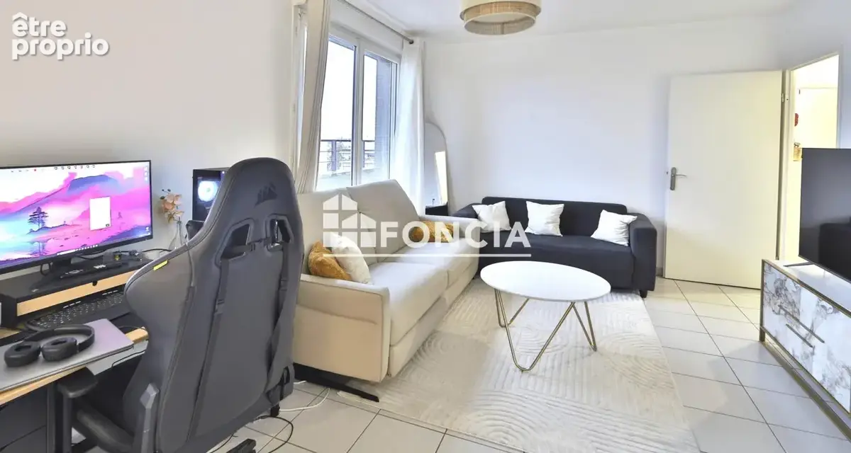 SARTROUVILLE - Idéal investisseur - A vendre - 5 min à pied de la gare - Appartement récent 3 pièces de 58 m2 - photo 2
