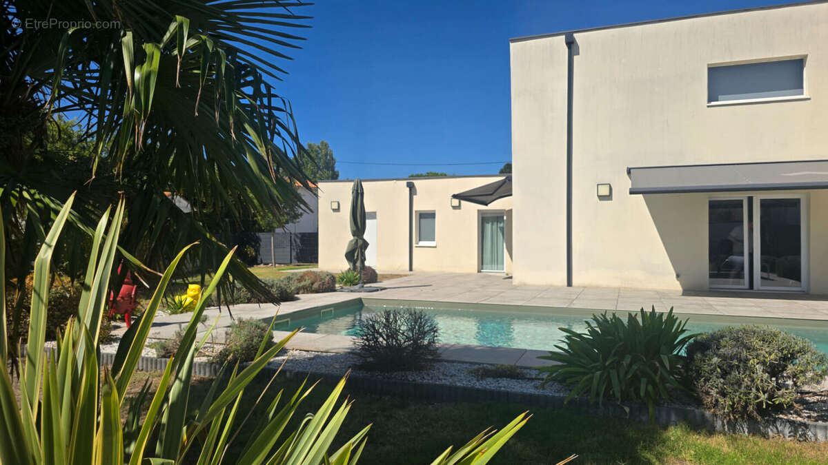 CENTRE VILLE - Maison contemporaine avec garage & piscine - photo 12