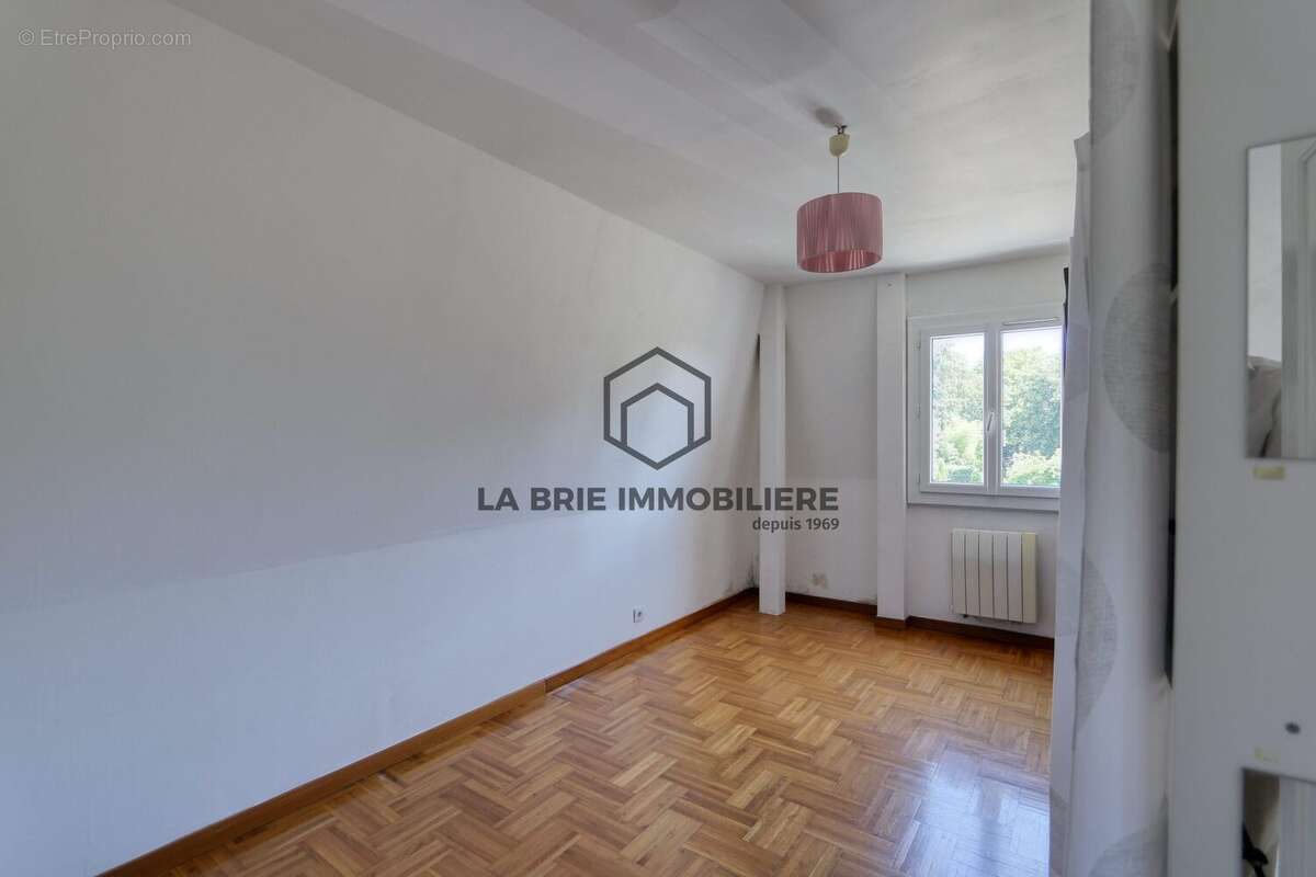 Appartement 49 m² à Mandres-Les-Roses  - photo 8