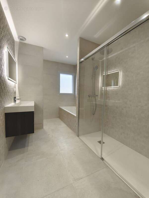 Maison à SAINT-DENIS-DE-L&#039;HOTEL