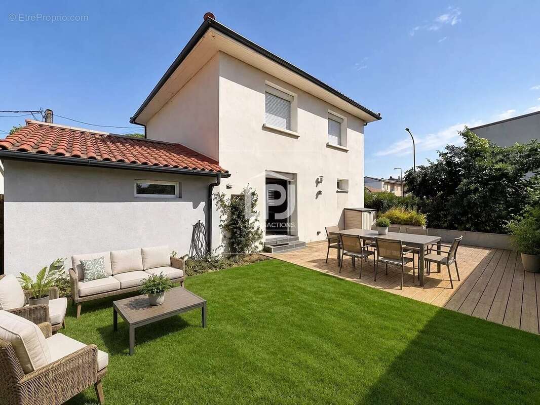 Maison familiale T4 entièrement rénovée au cœur d'Auterive – 110 m² – Jardin, terrasse et stationnements - photo 11