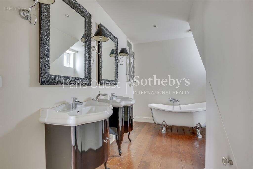 Maison à NEUILLY-SUR-SEINE